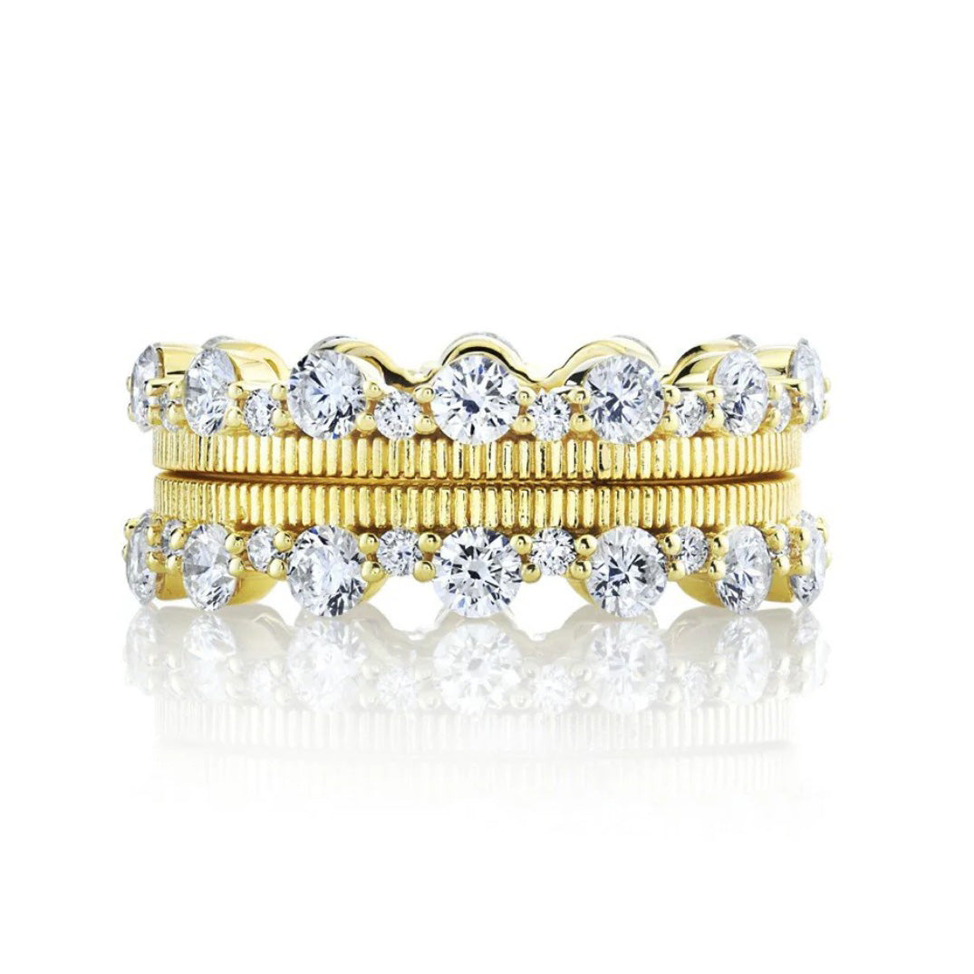 18KY Diamond With Strie Detail Guard Bands