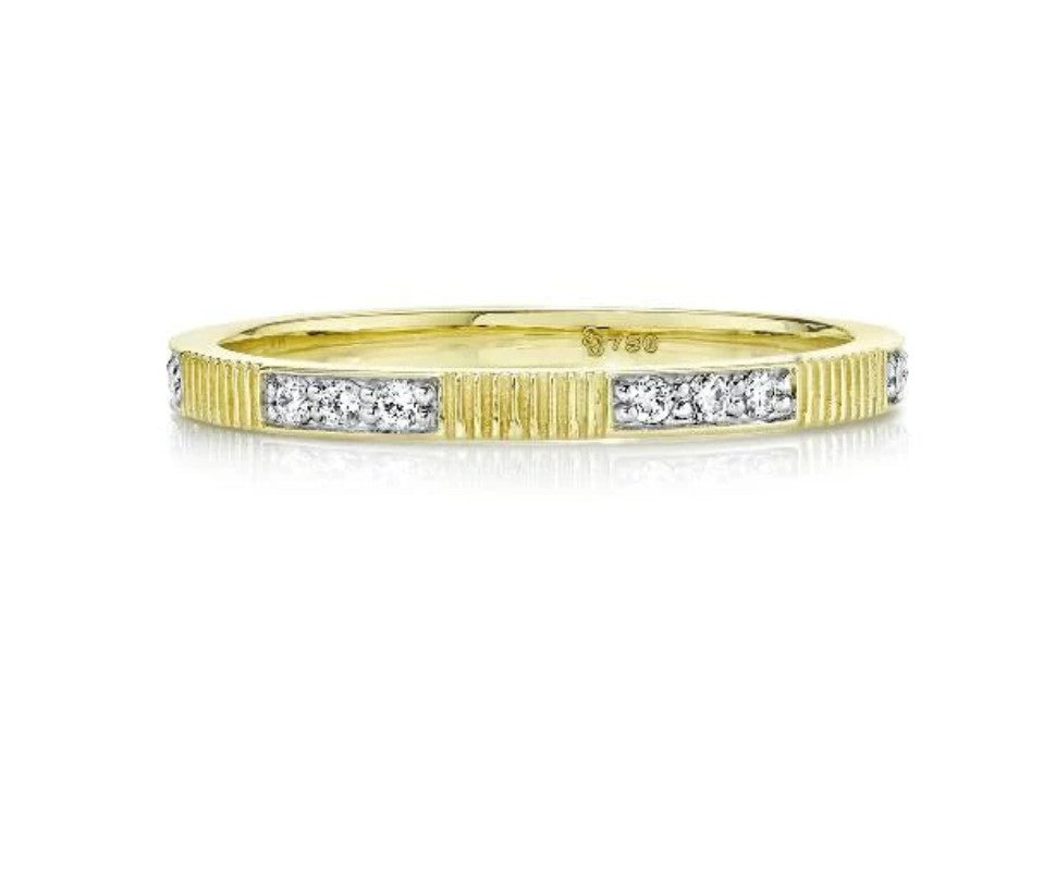 18KY Diamond Strie Detail Stacker Band