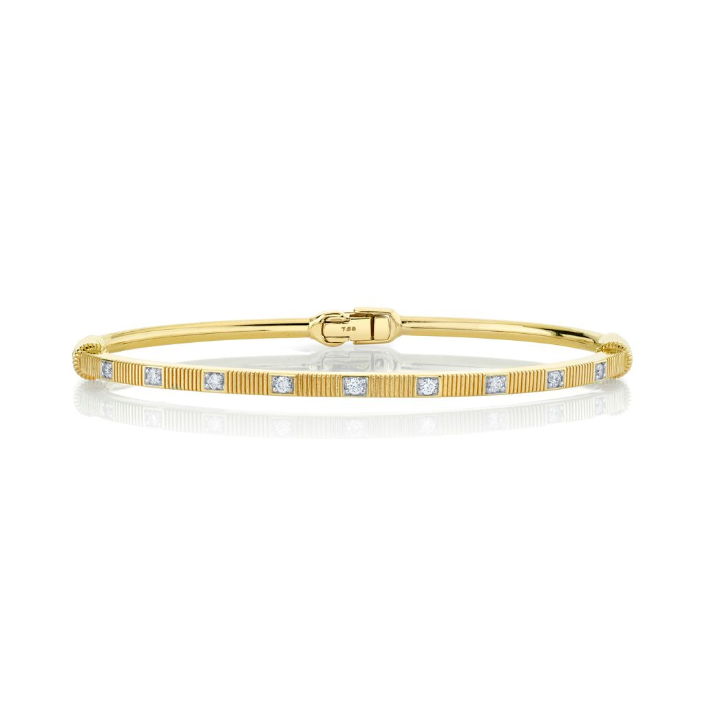 18KY Diamond With Strie Detail Bangle