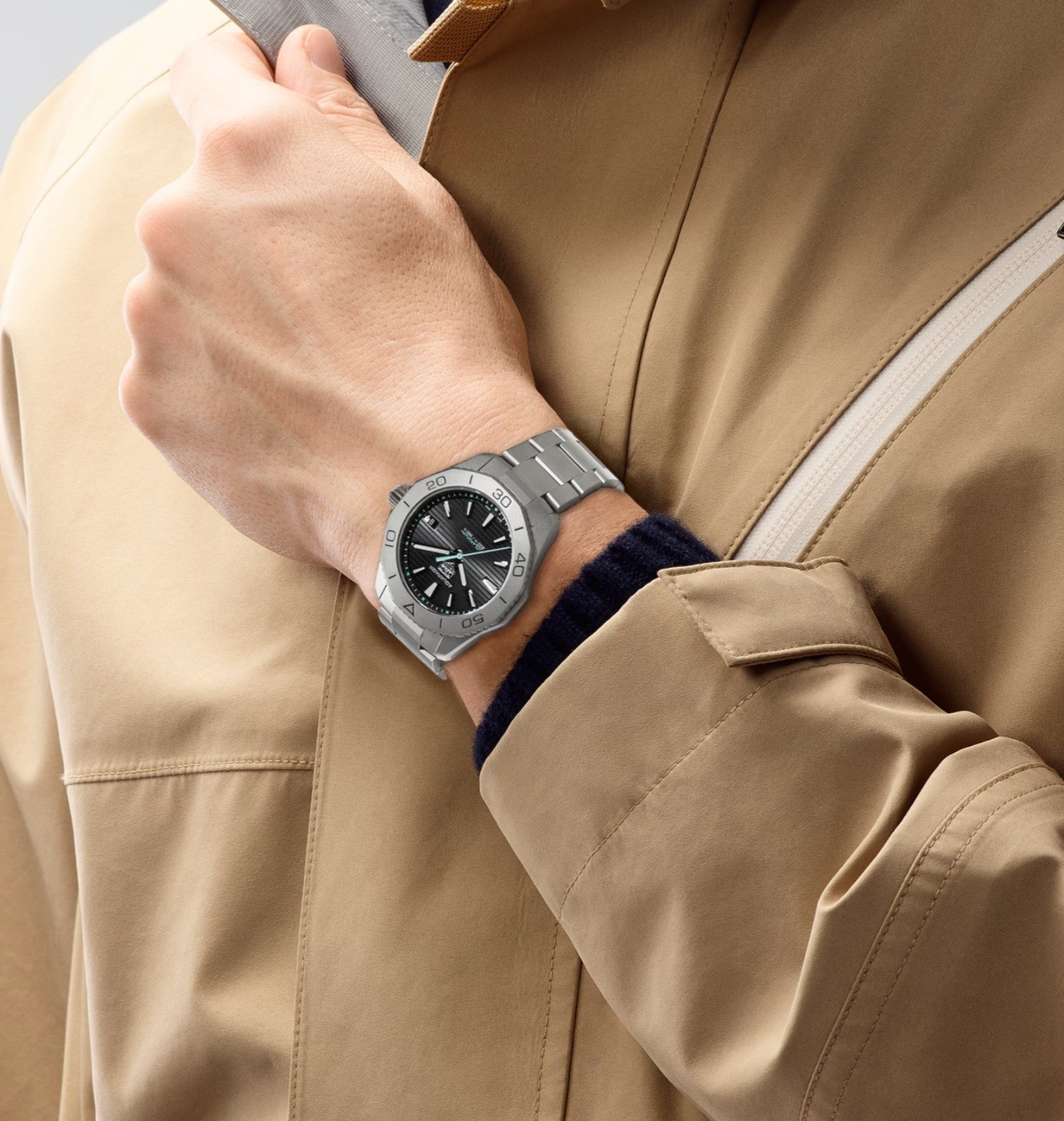 TAG Heuer Aquaracer Professional 200 Solargraph