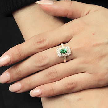 18KY EMERALD AND DIAMOND FASHION RING