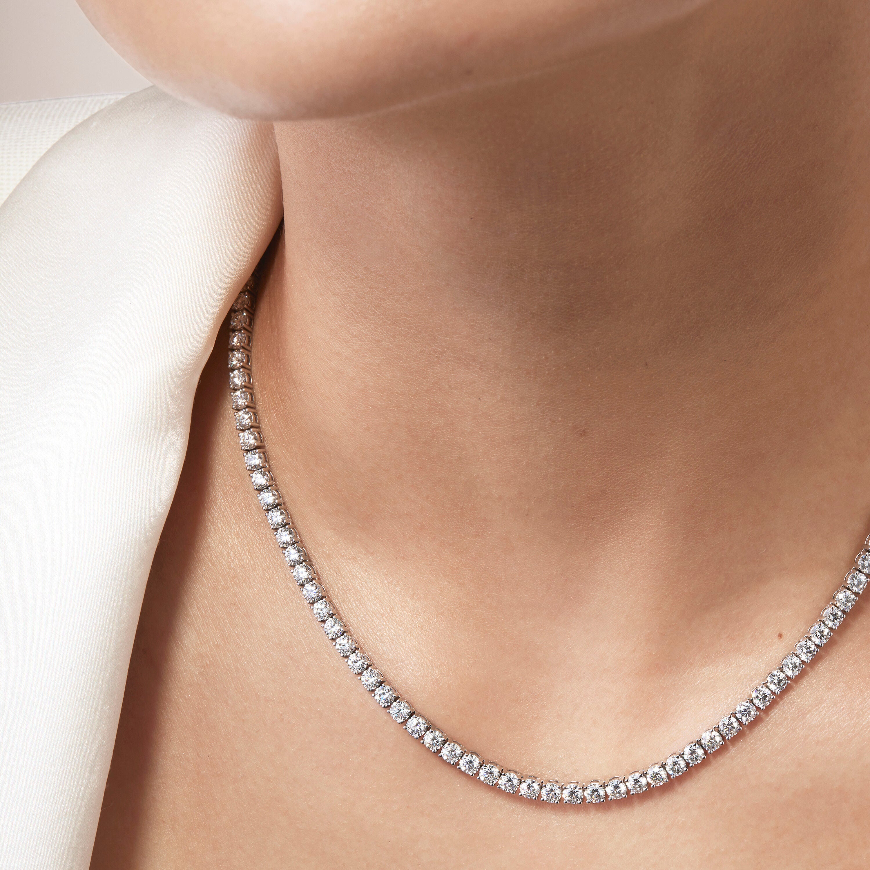 18KW Hearts On Fire Signature Uniform Line Necklace