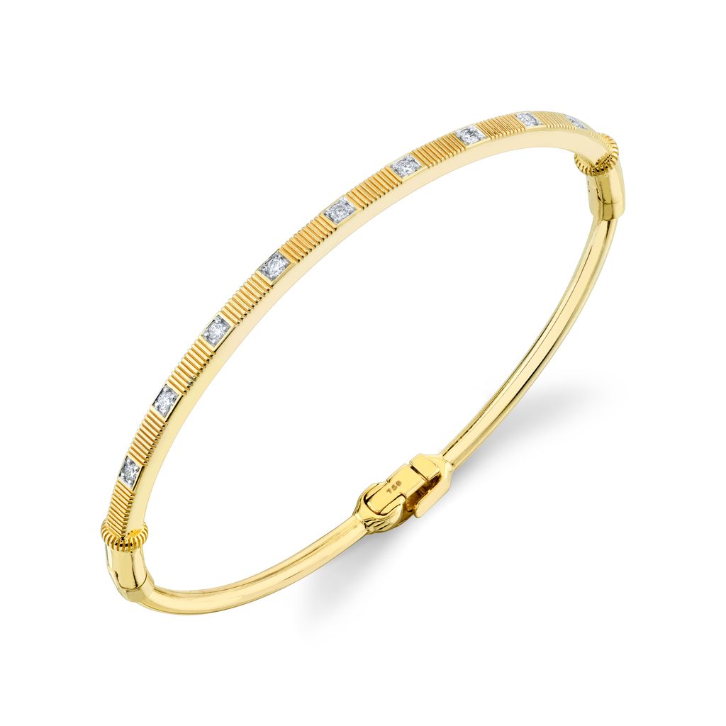 18KY Diamond With Strie Detail Bangle
