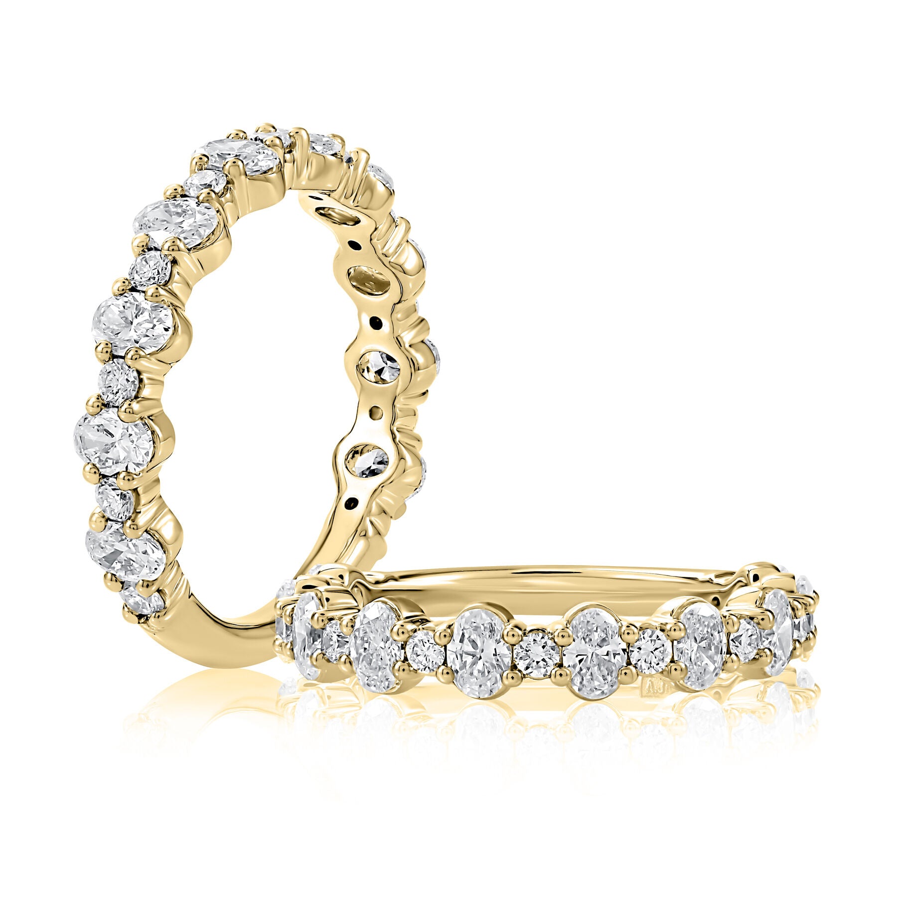18KY Alternating Oval and Round Diamond Wedding Band