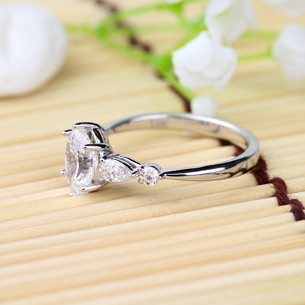 18KW Parade Classic Bridal Oval Semi-Mount Engagement Ring
