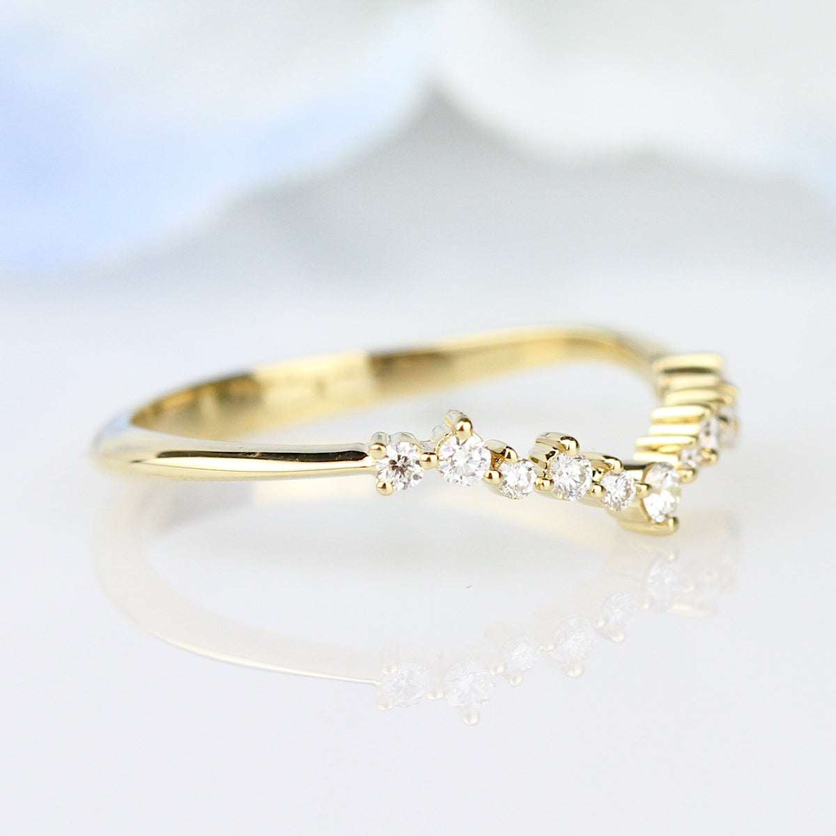 18KY Parade Hemera Diamond Contour Band