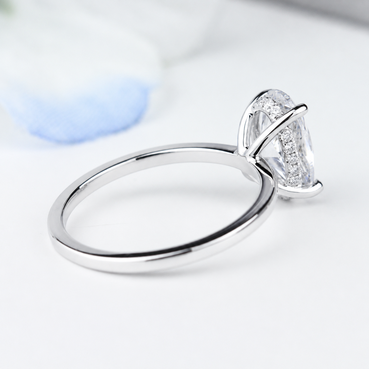 18KW Parade New Classic Oval Soliatire Semi-Mount Engagement Ring